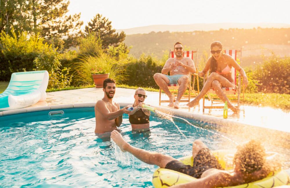 saját medence úszás